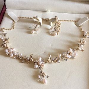 Necklace and earring set with gift box